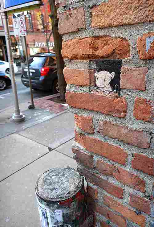 brick-wall-mouse1.jpg