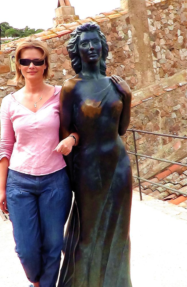 Ava Gardnerand friend, Tossa del Mar, spain.jpg