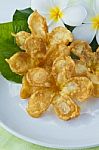 deep-fried-frowers-10086948.jpg