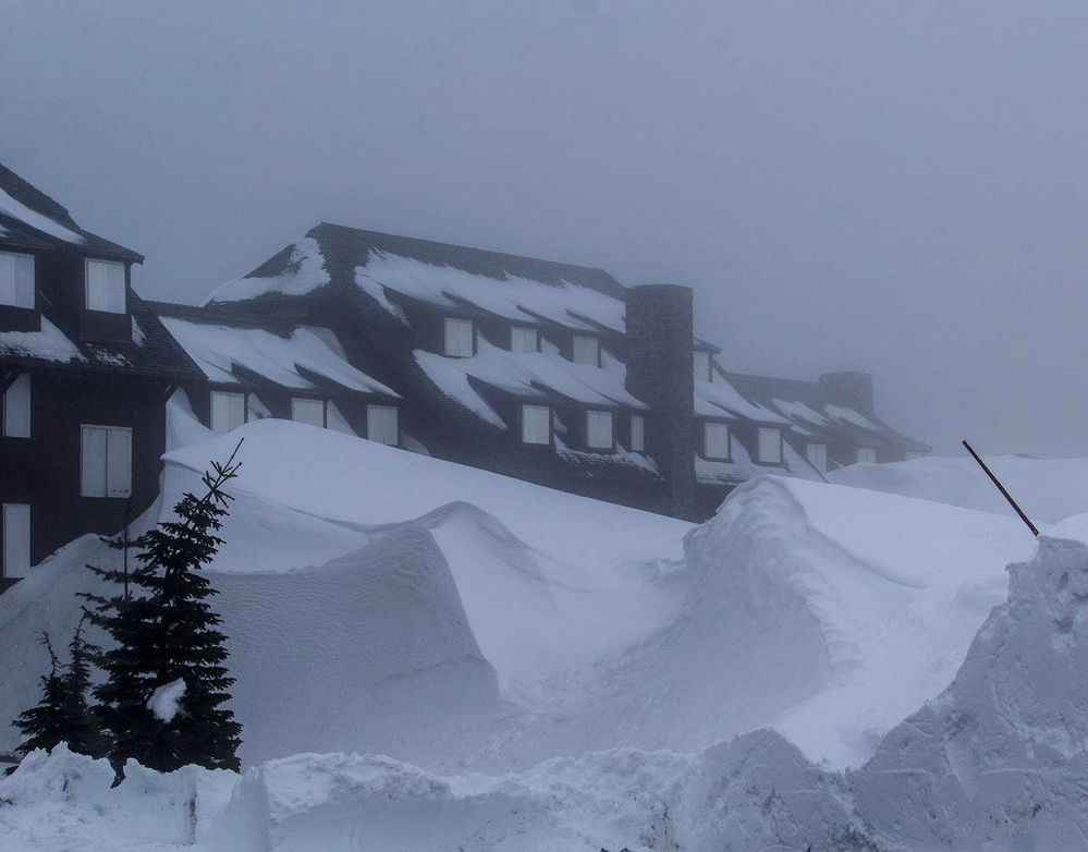 Crater Lake Lodge..........jpg